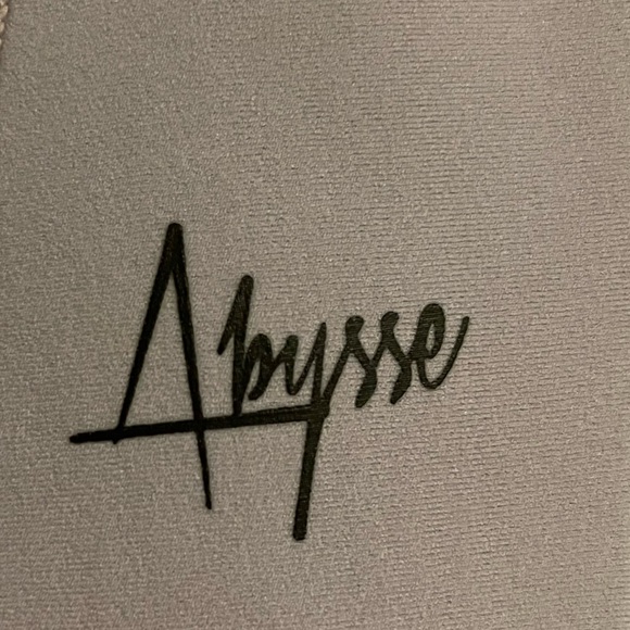 NEW UNWORN ABYSSE Elle one piece IN SOLD OUT LILAC - Picture 10 of 11